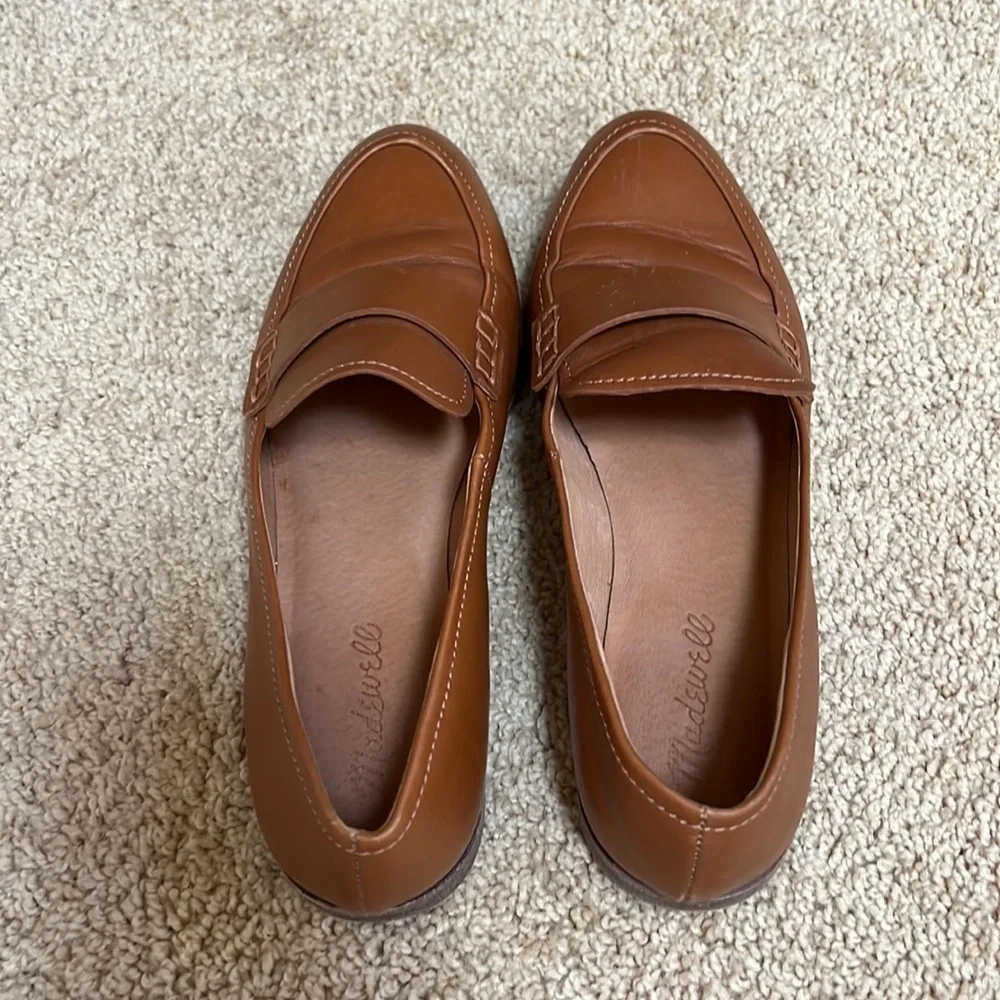 Madewell SZ 7, brown leather loafers .